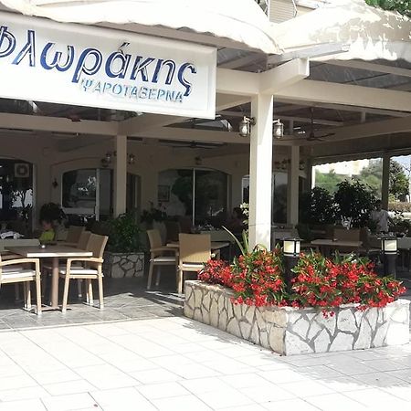 Hotel Florakis Livanatai Ngoại thất bức ảnh