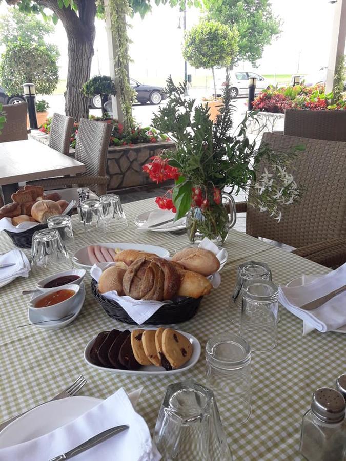Hotel Florakis Livanatai Ngoại thất bức ảnh
